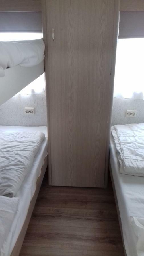 Middenin Camping